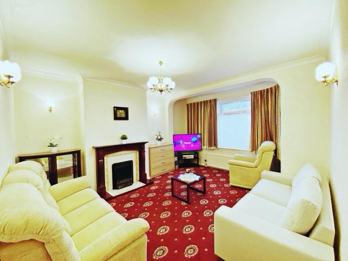 Вилла Barking London House Sleeps 12 - Parking - Train Tube - Airport Экстерьер фото