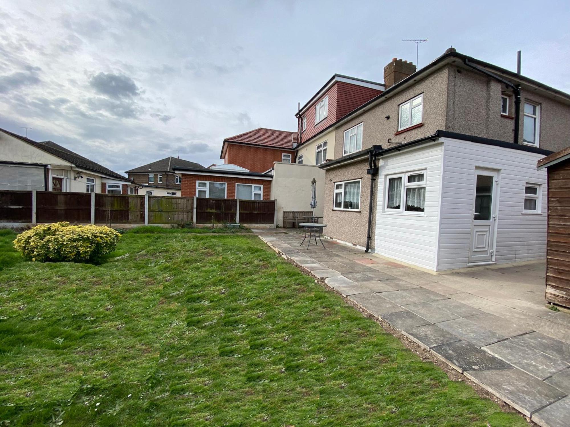Вилла Barking London House Sleeps 12 - Parking - Train Tube - Airport Экстерьер фото